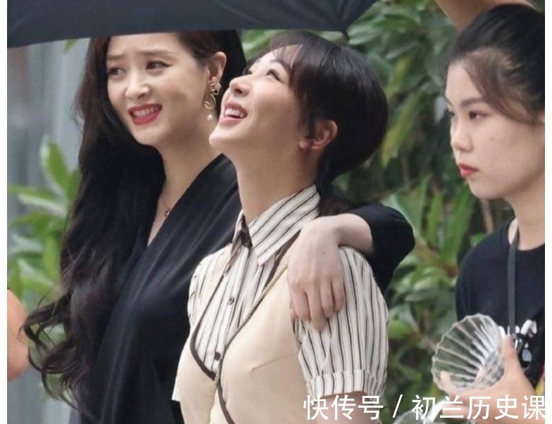 场面|邱莹莹x樊胜美同框!杨紫蒋欣同框录节目,“爷青回”场面好经典