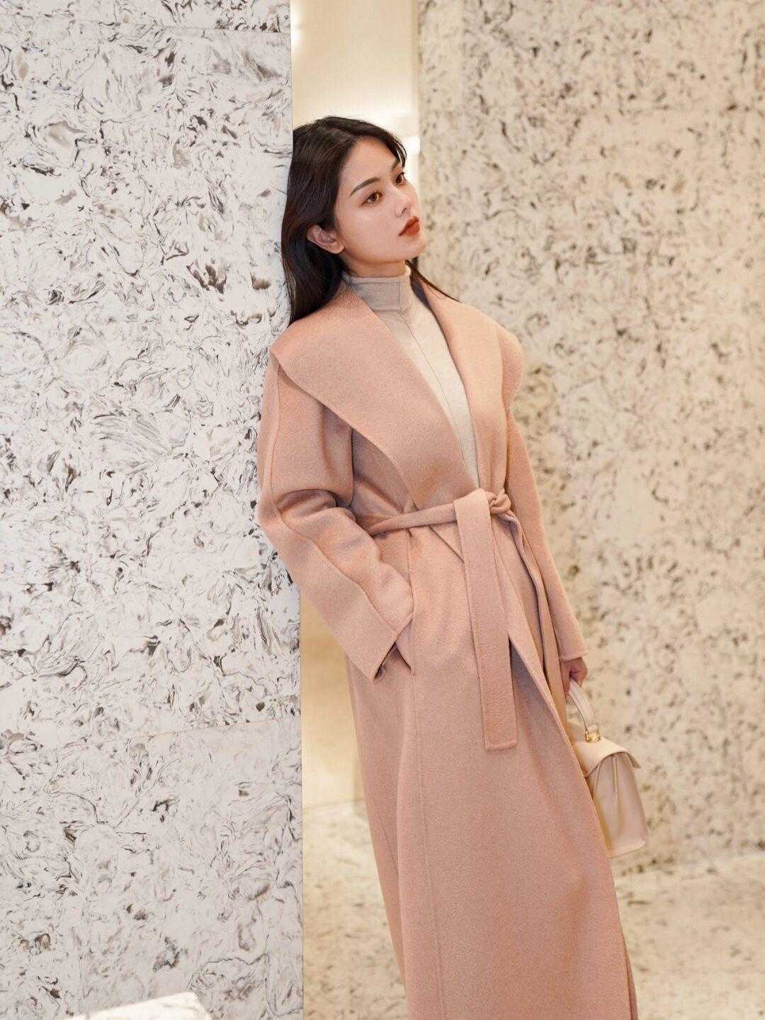 卡其色|这个冬季岂会无衣,肉桂粉大衣清新淡雅