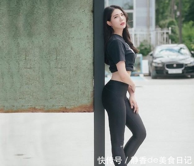 身材|丰盈又高挑的小妹妹腰如约素,搭配紧身打底裤后梨形身材抢眼!