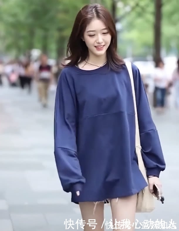 牙膏 美女出门不穿长裤子,晒出双性感“牙膏腿”,不料膝盖的疤成亮点
