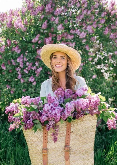 别背双肩包了吧!今年流行“托特包”,容量大不说,还耐脏又方便