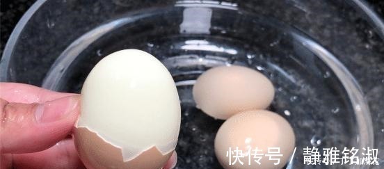煮鸡蛋|煮鸡蛋时，一定不能直接加水煮，多加1样，蛋壳一碰就掉，更香嫩