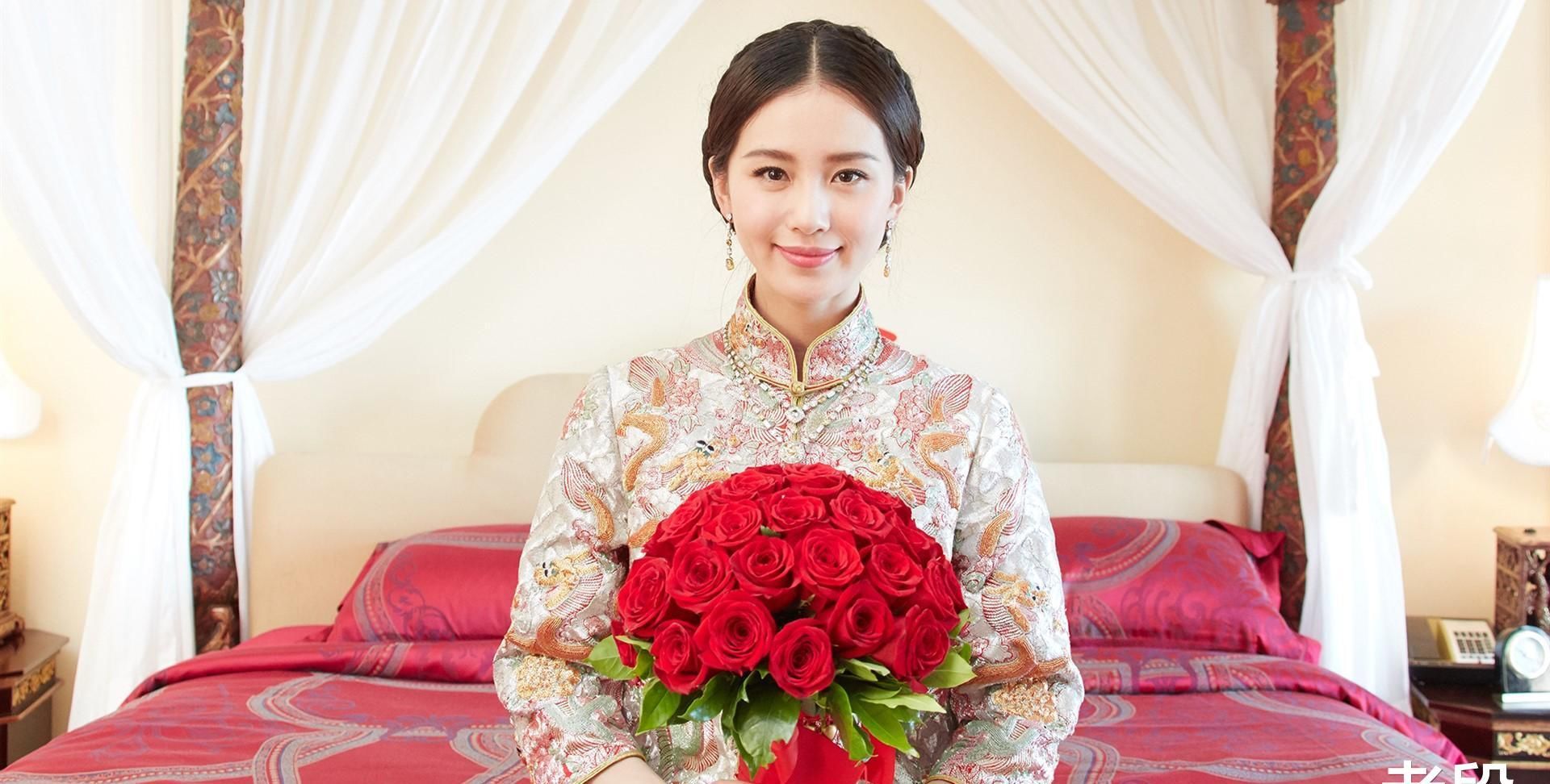 亲朋好友|接亲当天，新郎不愿读新婚誓词并当众撕毁，亲朋好友都说做得好