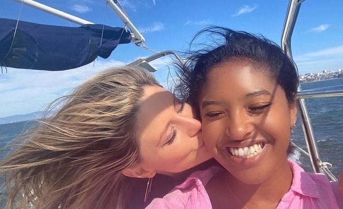 合影|瓦妮莎晒19岁女儿童年照,一家三口久违合影!又见科比莫名伤感