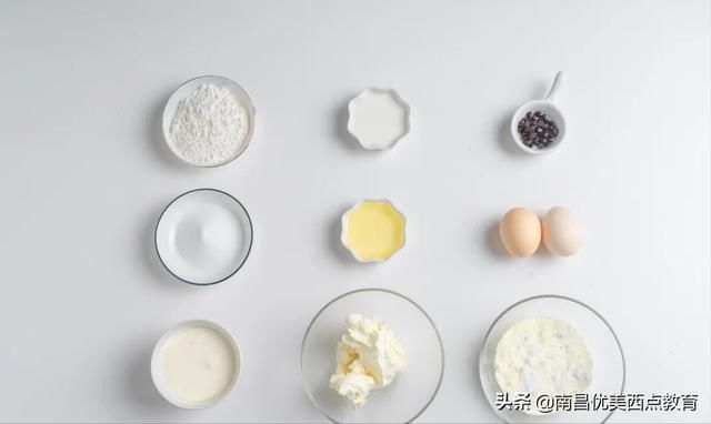 轻轻软软像在捏了朵云，一口下去奶香、醇苦、香甜、微酸