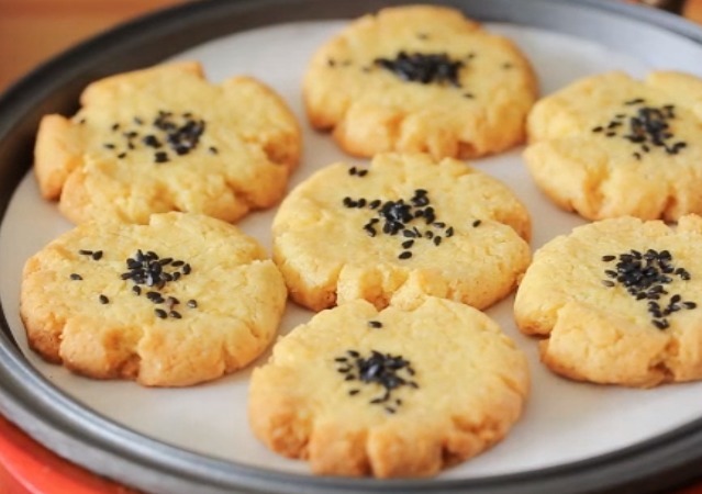 1碗面粉1个鸡蛋,教你在家做桃酥,香甜又酥脆,全家大小抢着吃