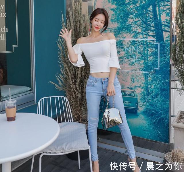 女人味 简单时尚的版型更易搭配,牛仔裤完美提升整体的形象