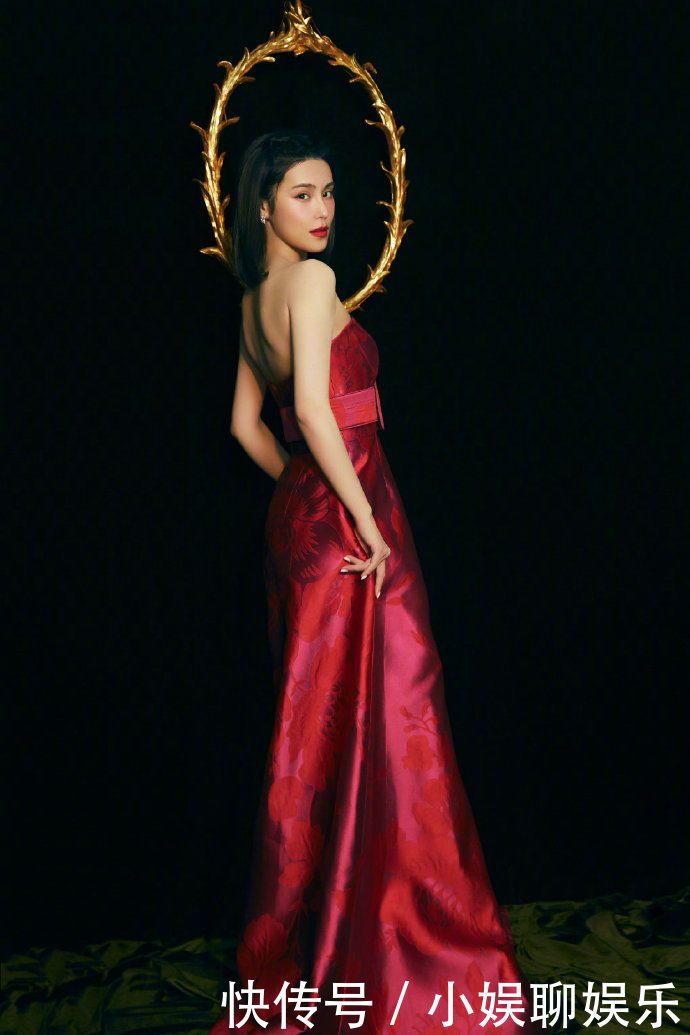 韩丹桐复古油画大片,宛若绿野仙踪中走出的古典美人