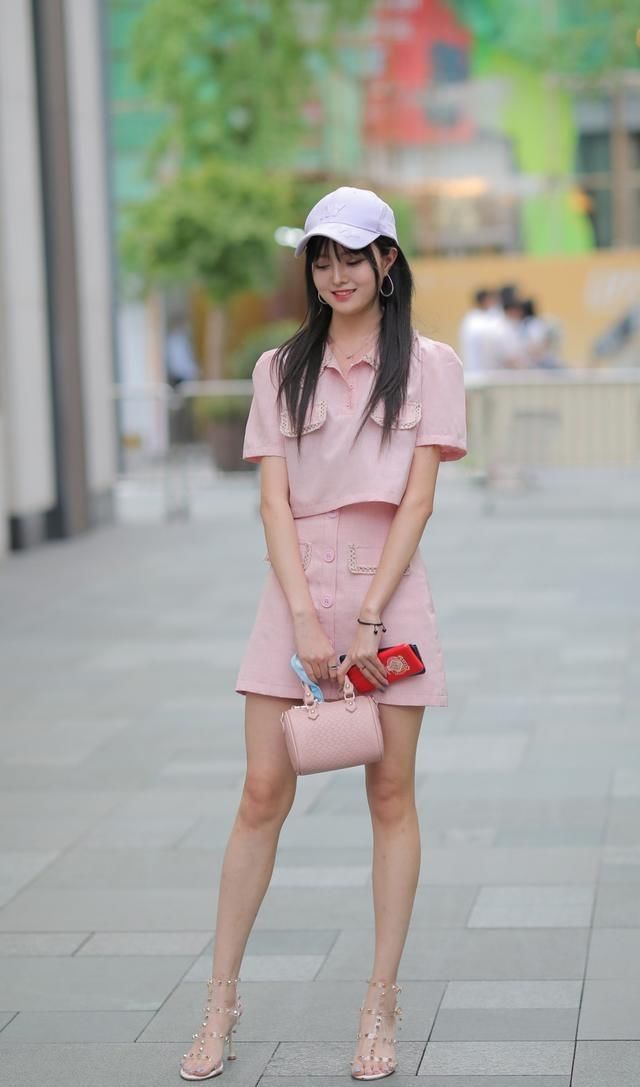 塞子|时髦的服装，干净漂亮，美丽是令人愉快的