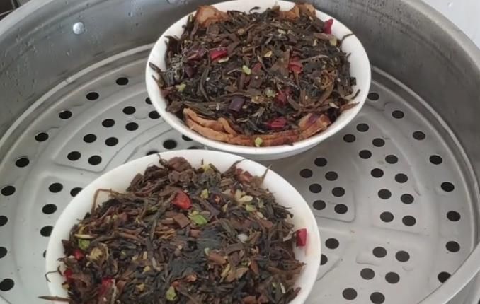 家里来客人了,来到硬菜“梅菜扣肉”,做法简单,香酥软烂