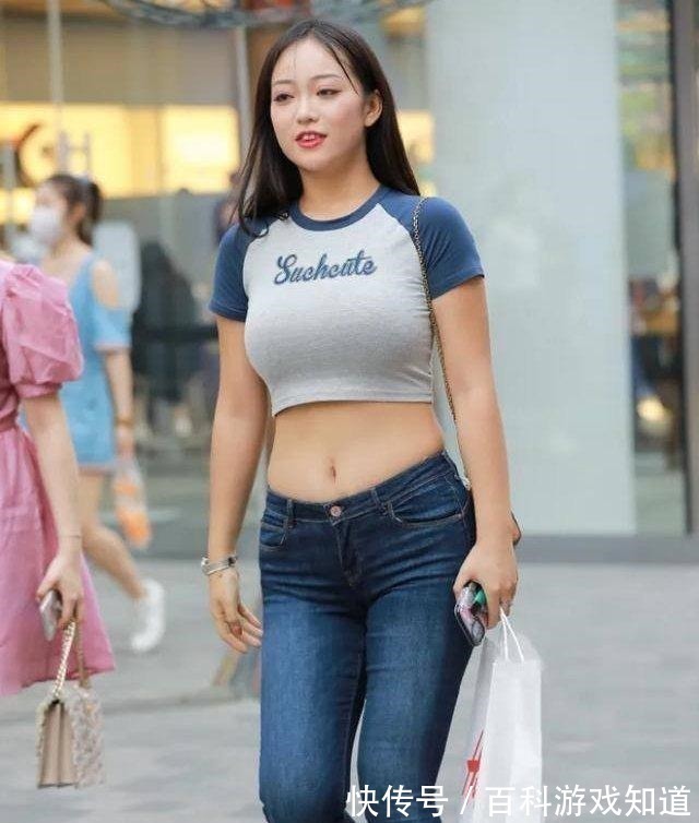 清新 凉爽短T搭配牛仔,清新迷人,“微胖”身材也可以很好看!