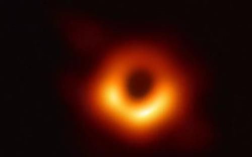 黑洞 黑洞第二张照片近似完美，比首张照片清晰5倍，来自外太空卫星