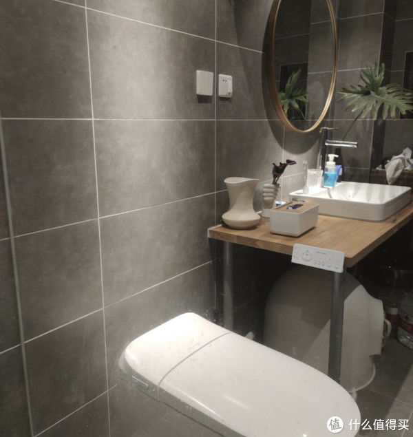 地砖|入住3年才知道，当初卫生间“坚持不穷装”有多明智！