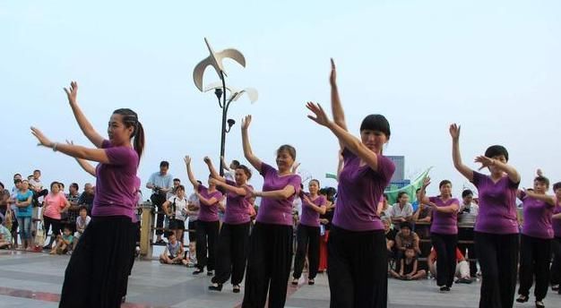 好转|建议更年期女性：不想被失眠折磨，可以常吃“一素”，助失眠好转