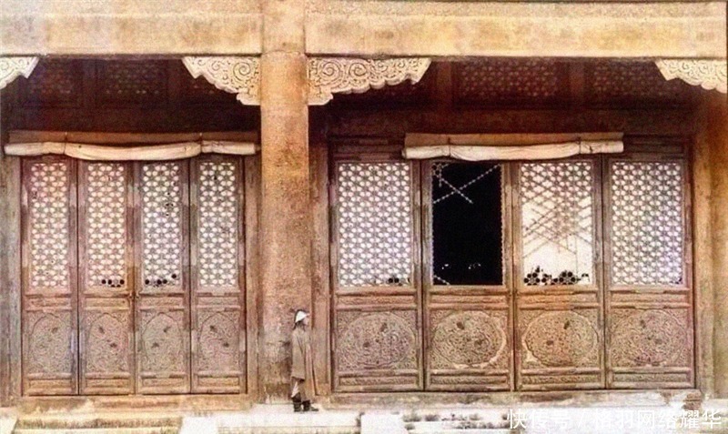 紫禁城|紫禁城百年前的老照片:野草长得很旺盛,图二是慈禧曾居住的地方