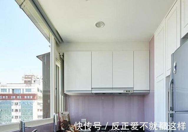 厨房|现在越来越多人厨房不用定制橱柜了, 如今都装这种, 30年不会坏