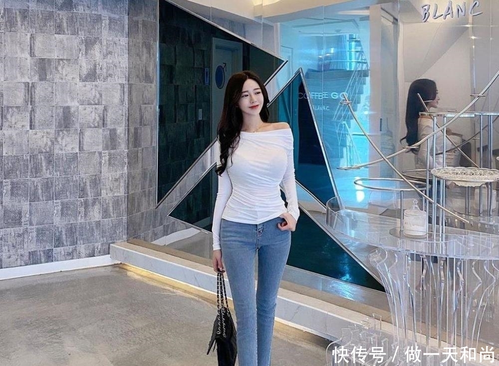 能将牛仔裤穿得这么淑女，也没几个人了