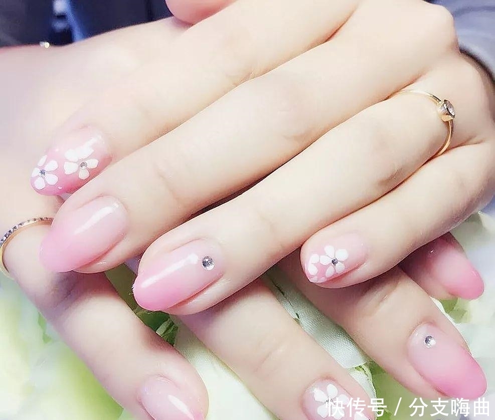 做美甲的步骤是怎么样的？