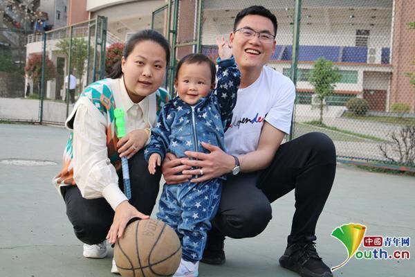 励志夫妻生娃后考进大学，为孩子树立最好的榜样