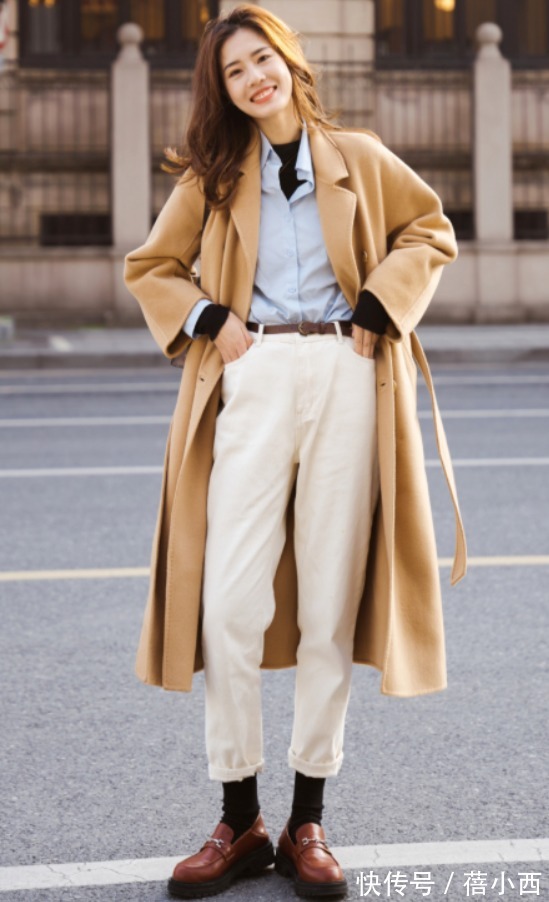 时髦 秋末冬初怎么穿才时髦?换上“大衣+九分裤”,高级感扑面而来