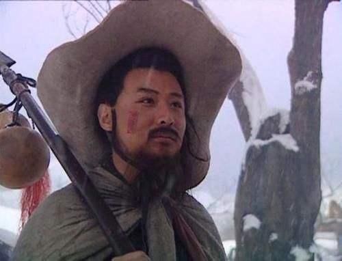 林冲|林冲要杀高俅自己懦弱不动手,鲁智深在身旁为何不直接动手?