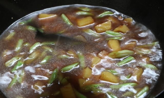  美食|在老姐家做客，只炖了一锅菜，全家老小7口人吃饱喝足，太满足了