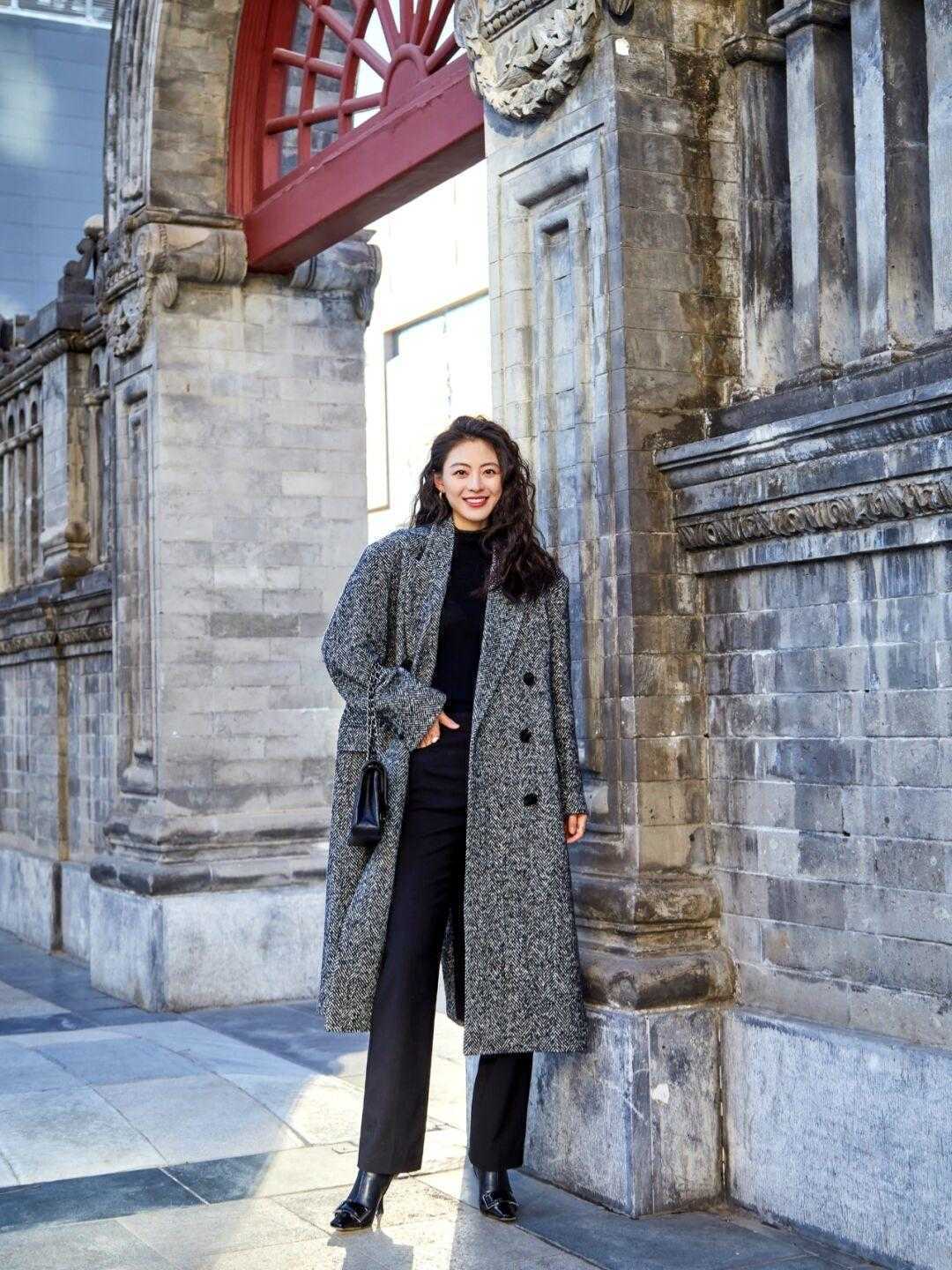 修身裤|今年别在穿“修身裤+长靴”,九分阔腿裤+紧口靴,才是最时髦