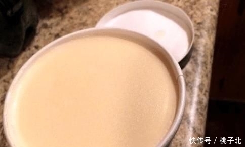 得特别别扭|强迫症吃东西时,奶茶喝出新境界,草莓得去籽吃,网友别吃了