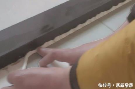 啫喱|马桶和洗脸池周边的玻璃胶发霉发黑教你几招,缝隙干净如新