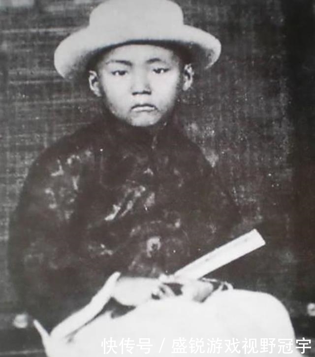 出生|中国传奇遗腹子: 出生前军队守卫产房, 出生后国家鸣13响礼炮庆祝