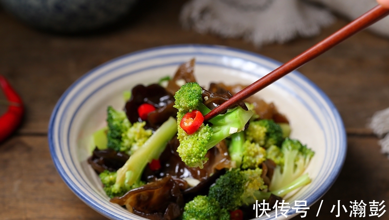 木耳|夏天太热就别炒菜了,试试做点凉拌菜,爽口开胃热量低,干吃不胖