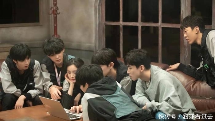 综艺感 新期《迷失大逃脱》开播,白敬亭刘耀文被老粉抵制,黄明昊有危机