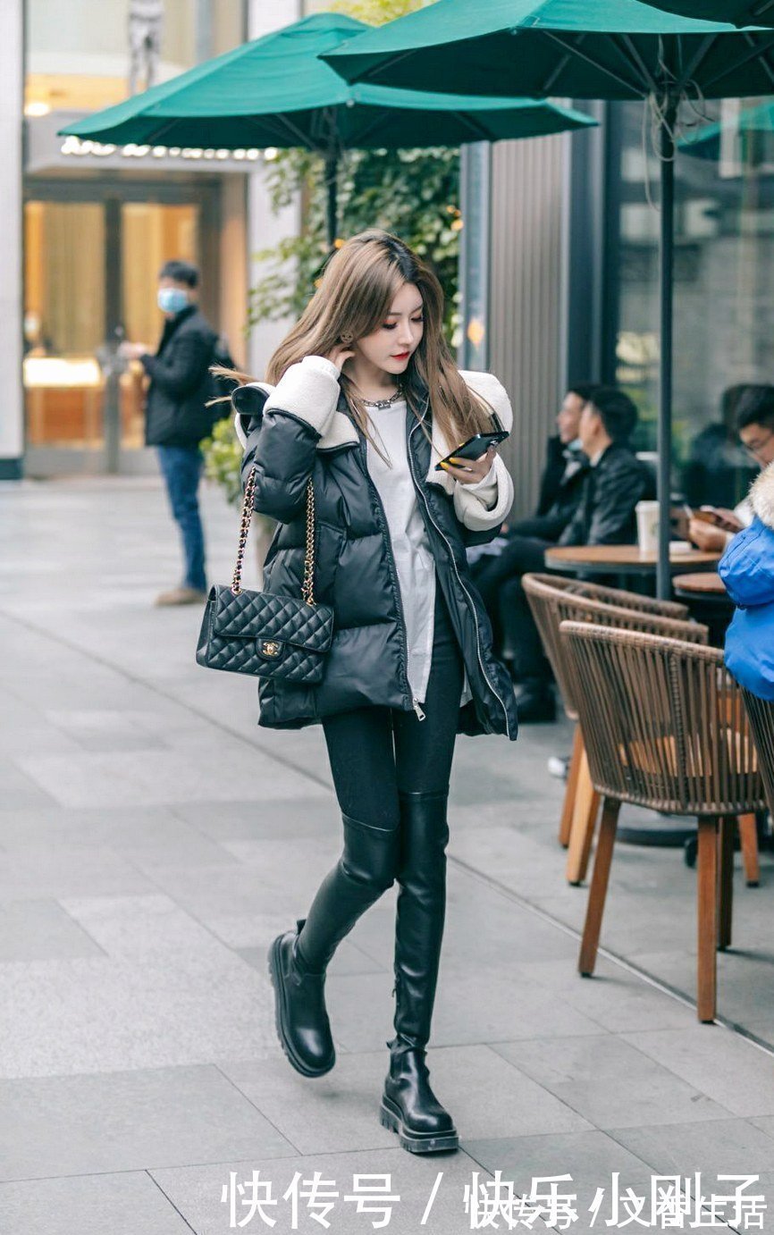 轻松|用包包打造轻松随性的效果,你会发现意外的好看,试试看