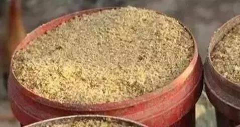 钓鲤鱼用这3样东西，鲤鱼看见就咬钩，方圆几十米大鱼聚集！