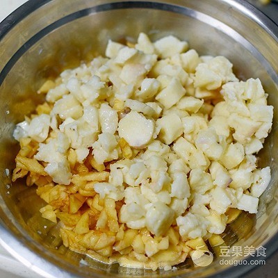 山药不要再炒着吃了，加一个苹果一碗糯米粉，出锅就抢光