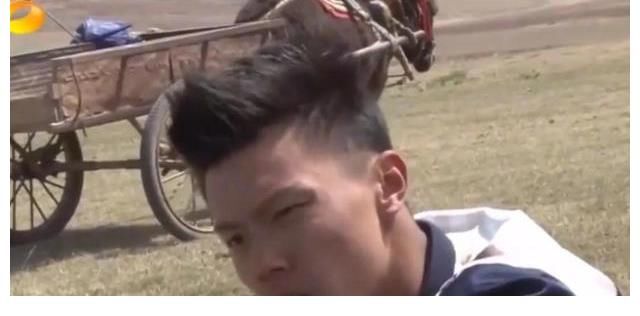 变形计重情义主人公,临别给农村爷爷磕头又盖新房,可惜结局伤感