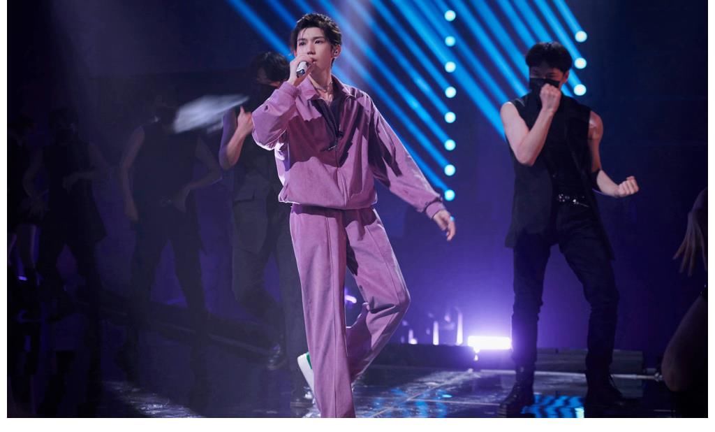 选手|王源《明日创作计划》耐心帮助选手,变反矫情达人态度超man