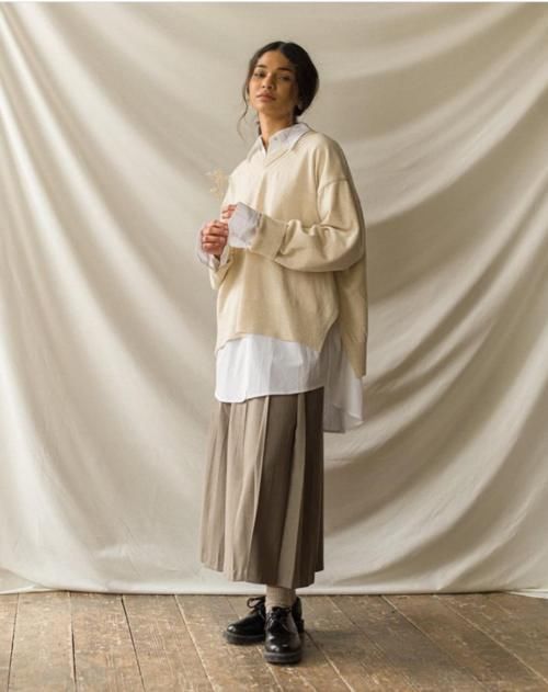 3个毛衣搭衬衫的组合，让基本款穿出不同风格，通勤穿搭可以更有趣好看