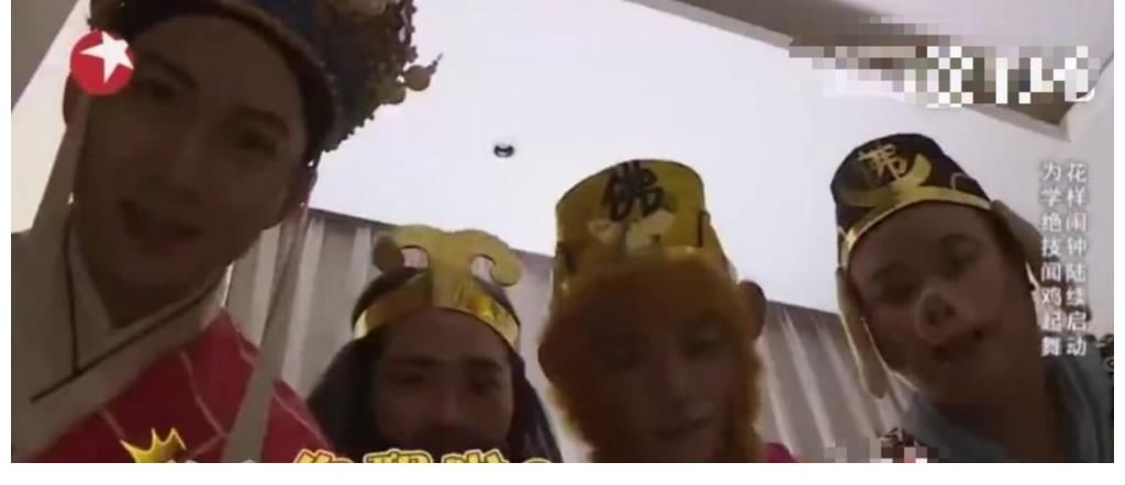 黄渤住酒店，睡醒后看到三位女性，对方：因为喜欢你，所以来看你