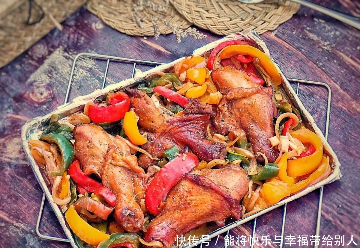 好吃到舔盘的椒味鸡腿,刚烤好,满屋都是香味,全家都爱吃