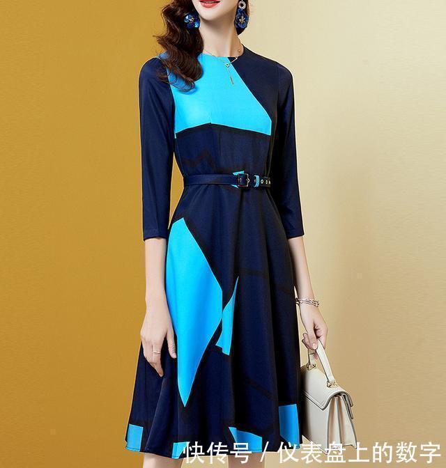 四十岁女人可以不漂亮,但一定要打扮的有气质,多穿这样的连衣裙