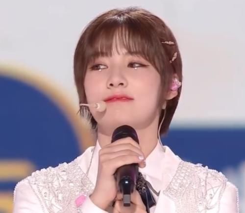 海报|硬糖少女303最新海报，希林没有C位待遇，郑乃馨第5名好优越