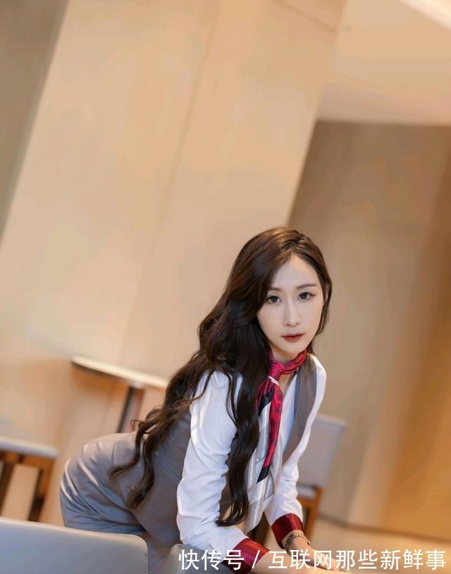 高跟鞋 一袭优雅潮流套装,展示女性干练优雅的大气风度!