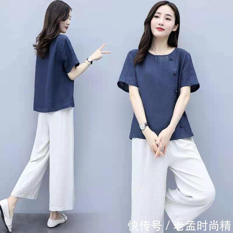 pu皮 加上一流的剪裁工艺,时尚的版型中还流露出了干练的气质