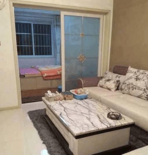 老婆|买不起大房子，老婆将客厅阳台改成卧室，爸妈过来总算有地方住了