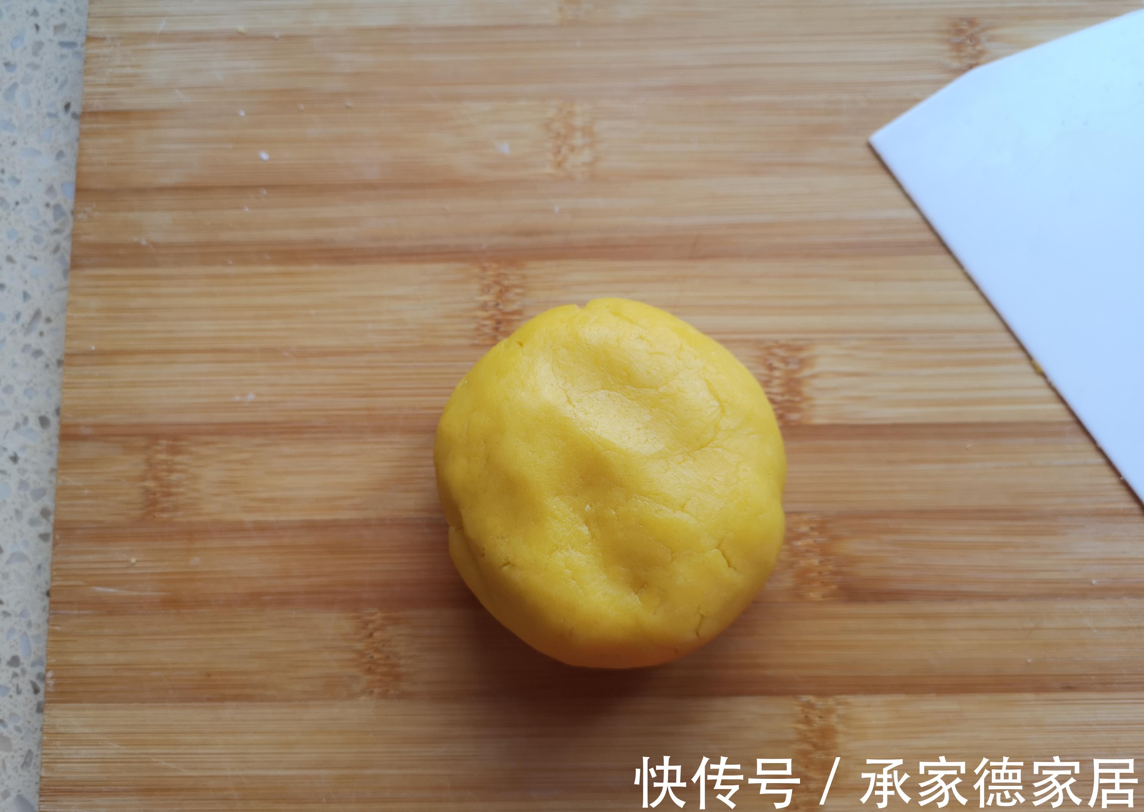 派模|每一次做都不够吃的南瓜派，奶香浓郁，比蛋挞还好吃