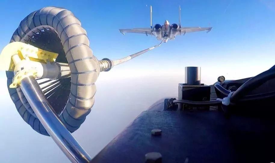 是同一位置吗，客机和战斗机的油箱在哪里？