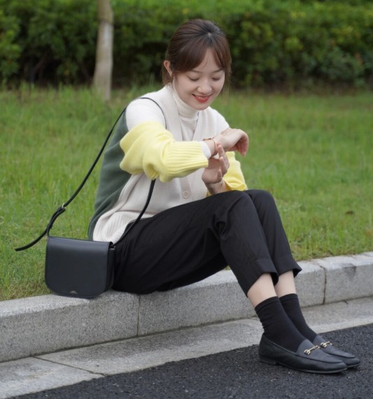 小个子 优雅女人都穿“乐福鞋”,比小白鞋更显气质,小个子也可以hold住