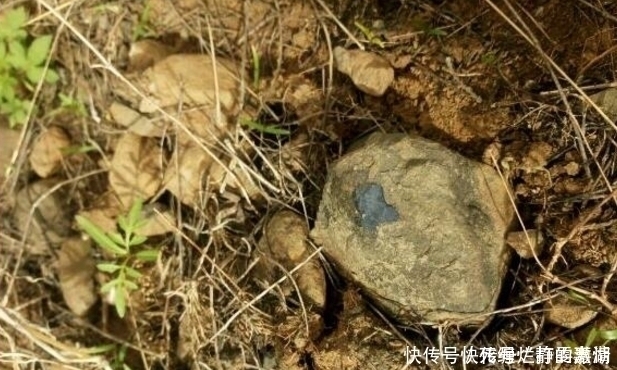 原矿|下回出去玩,看到这样的石头一定要留意了,很可能是蓝宝石原矿