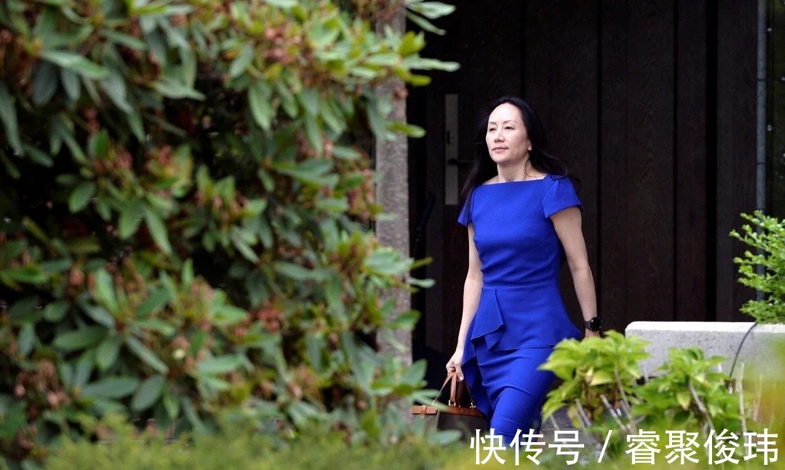 出庭|孟晚舟休息两天后再次出庭!穿一字肩蓝裙秀细腰,微微一笑女王范